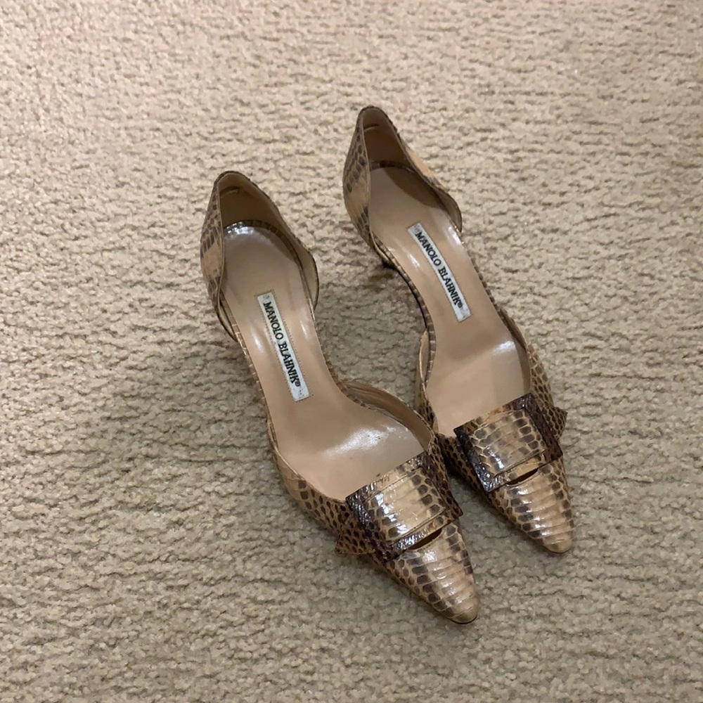 MANOLO BLAHNIK SNAKESKIN KITTEN HEEL